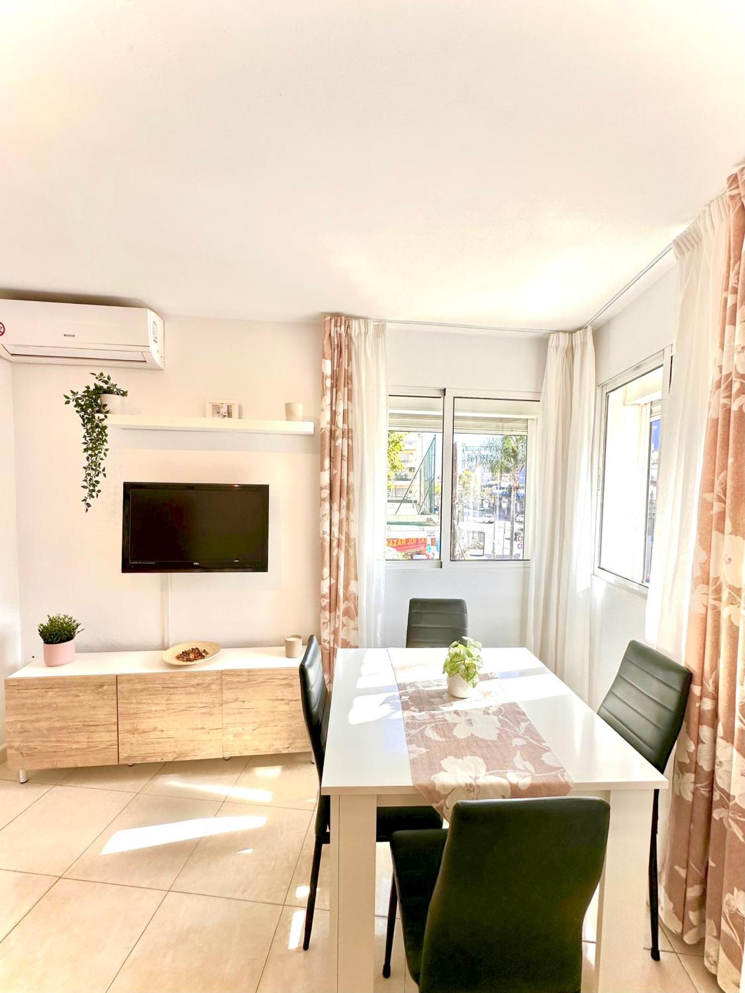 Apartamentos J&K Torremolinos Exterior photo